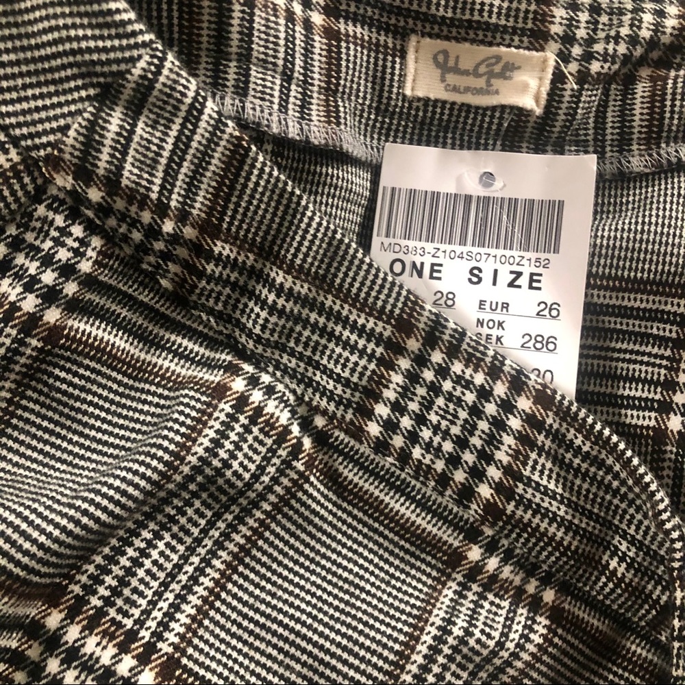 Brandy Melville Emerson skirt - Picture 3 of 4